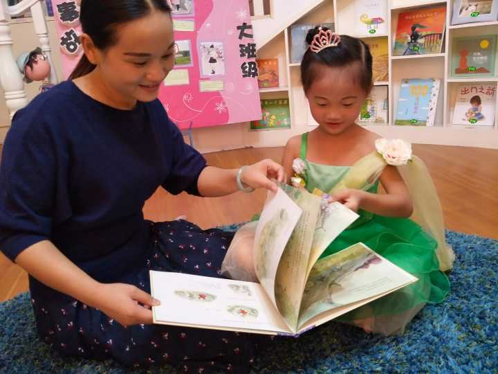 書香校園，閱讀幸?？鞓?——公明第二幼兒園閱讀月系列活動(dòng)報(bào)道