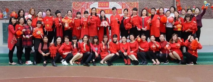 熱熱鬧鬧賞花燈，紅紅火火游廟會(huì)