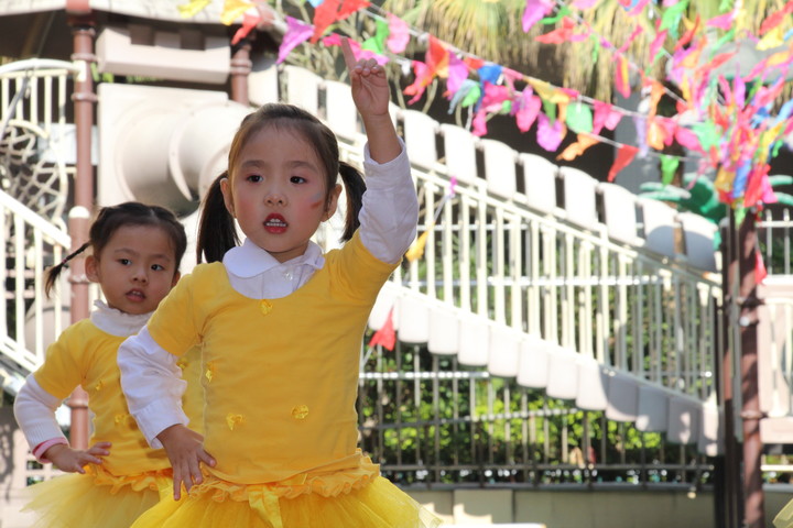 炫彩多世界，走向新時代”慶集團20周年級組決賽暨頒獎典禮