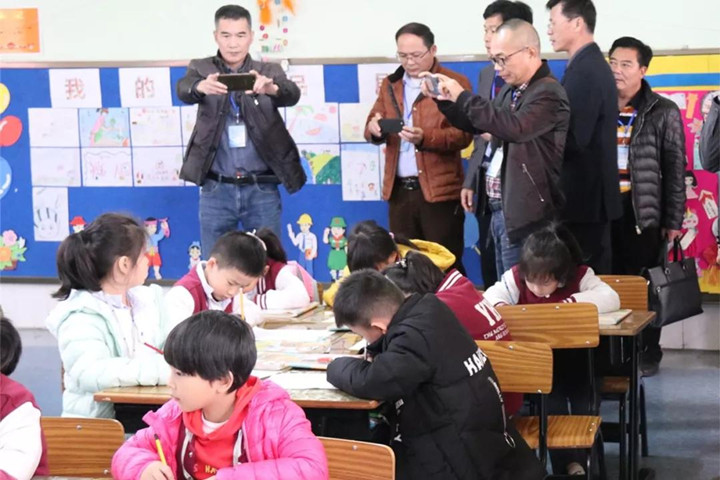 湛江遂溪小學(xué)校長(zhǎng)督學(xué)高級(jí)研修班考察團(tuán)來(lái)?？疾鞂W(xué)習(xí)