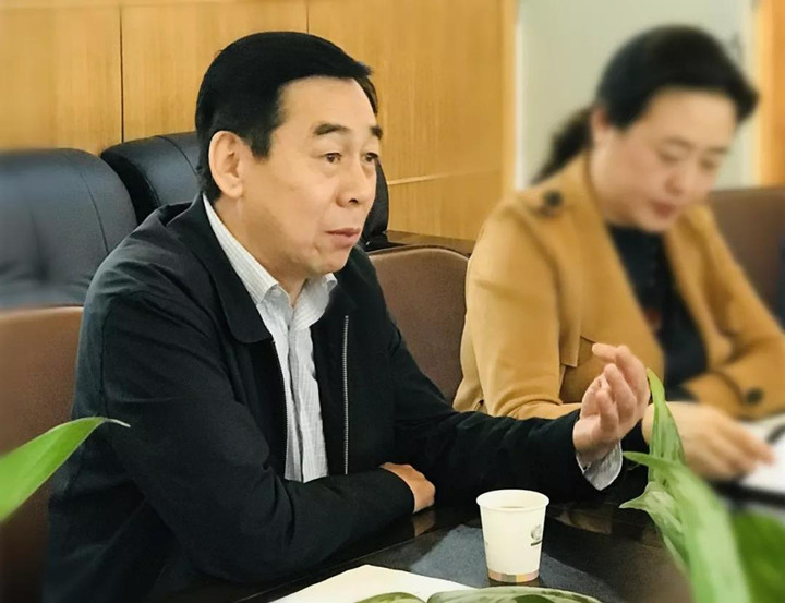我校教育國際化特色建設(shè)迎來“區(qū)中小學(xué)特色教育實驗學(xué)?！表椖恐衅跈z查