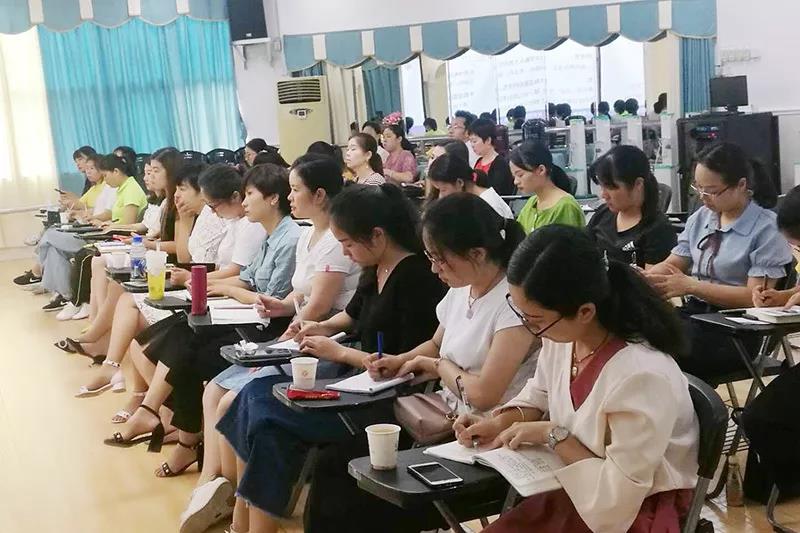 聚焦課程建設(shè)，提高品質(zhì)發(fā)展