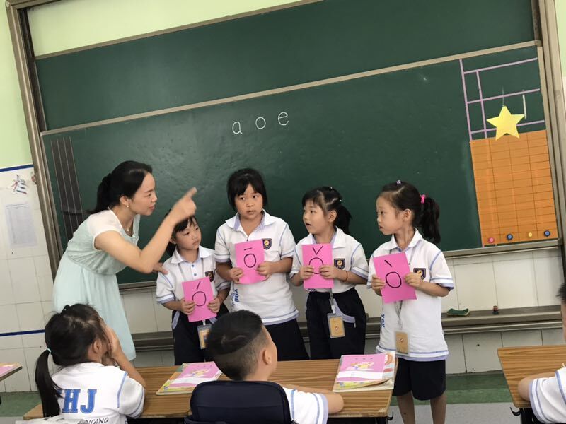 落實(shí)“兩個(gè)常規(guī)”，實(shí)施“青藍(lán)工程” ——小學(xué)低年級(jí)段語文學(xué)科教研重實(shí)訓(xùn)