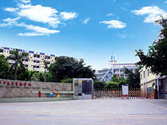 深圳市龍華中英文實驗學(xué)校獲“深圳市優(yōu)質(zhì)民辦學(xué)校年度獎”，并獲《南方都市報》專版報道